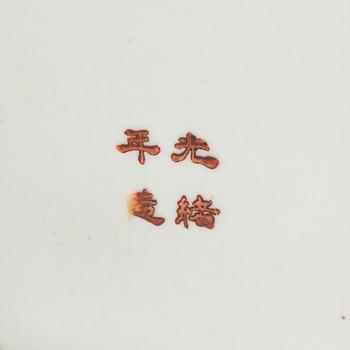 A Chinese square caligraphy vase, around 1900.