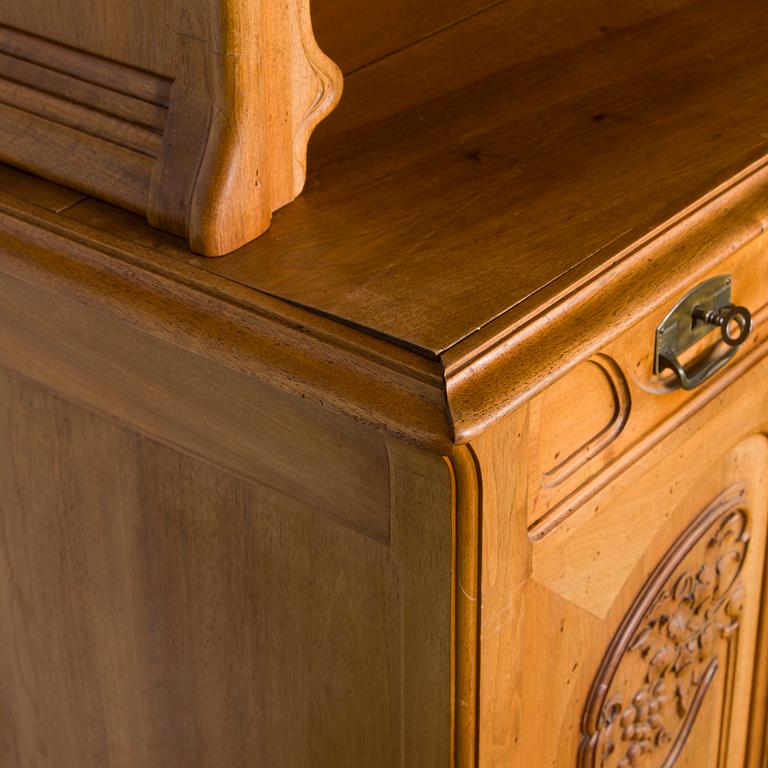 Vitrinskåp, tidigt 1900-tal.