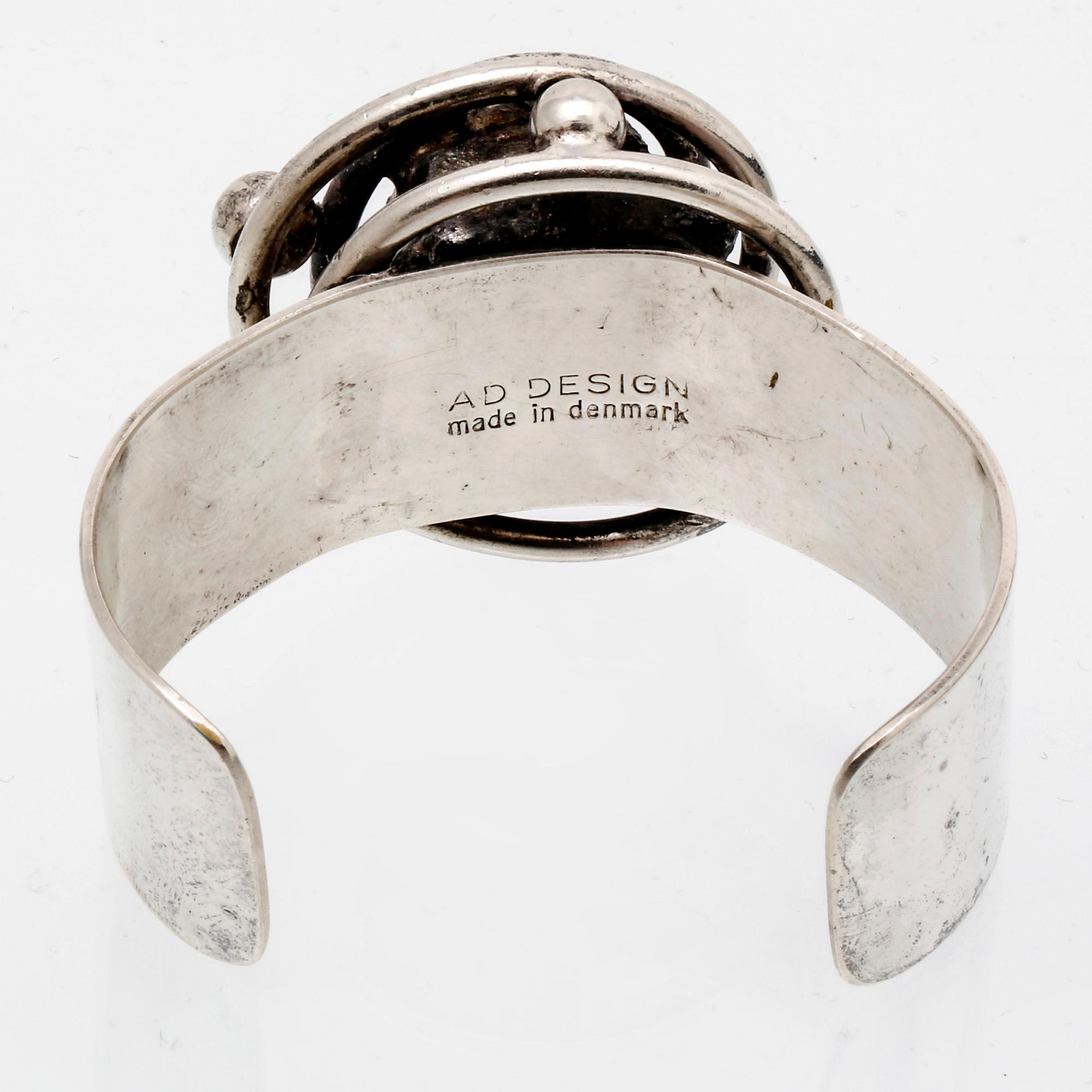 Bangle silver/metal, amethyst crystal.