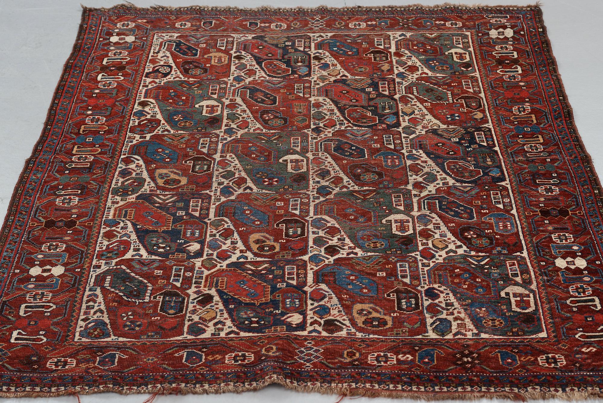 A RUG, antique/semi-antique Qashqai, "Mother-and-Child", ca 184,5 x 149 cm.