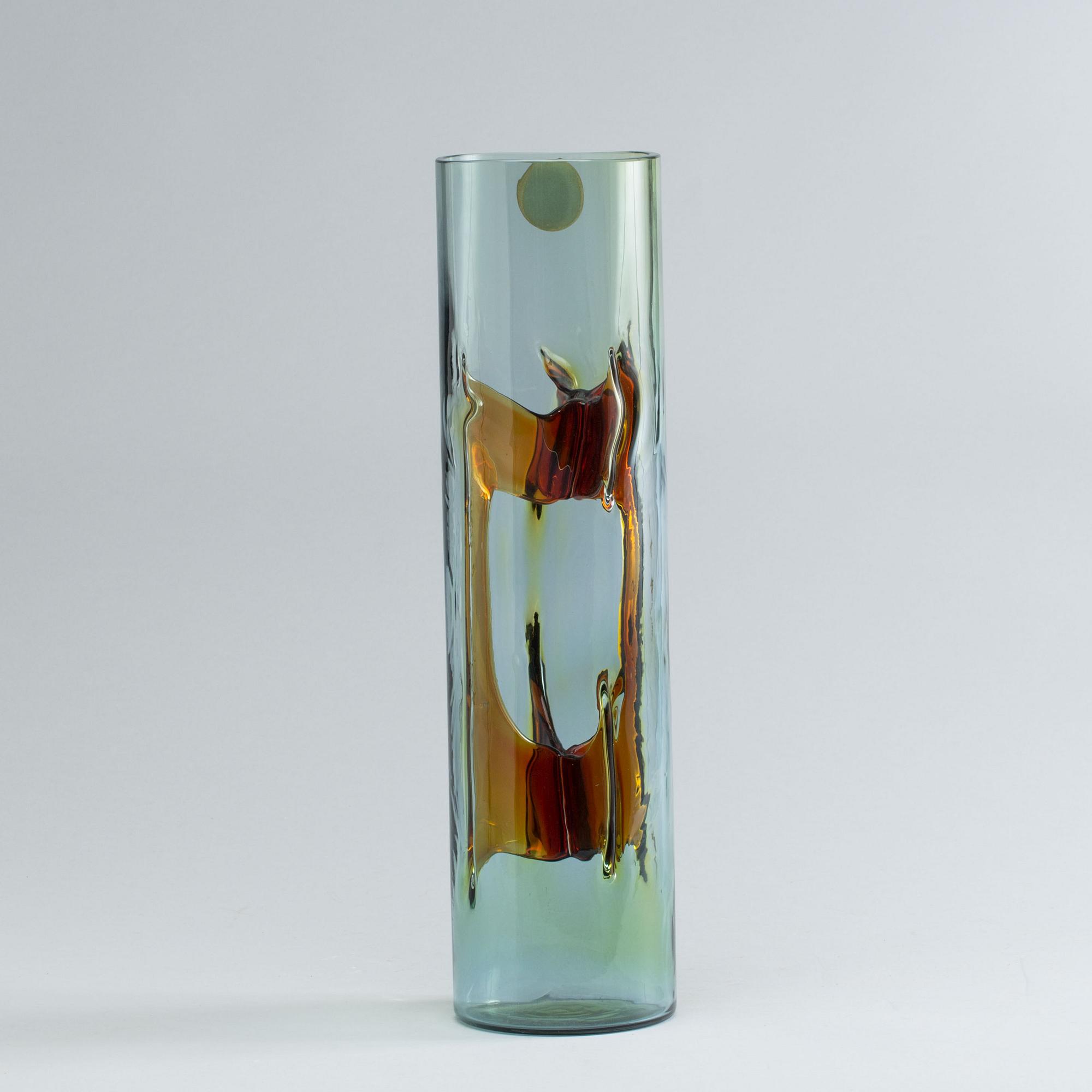 A TONI ZUCCHERIE SCORZE VEART GLASS VASE, around 1970.