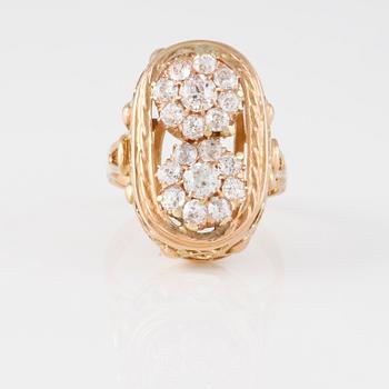 RING, 18K guld med fasettslipade diamanter. Vikt 3,2 gram.