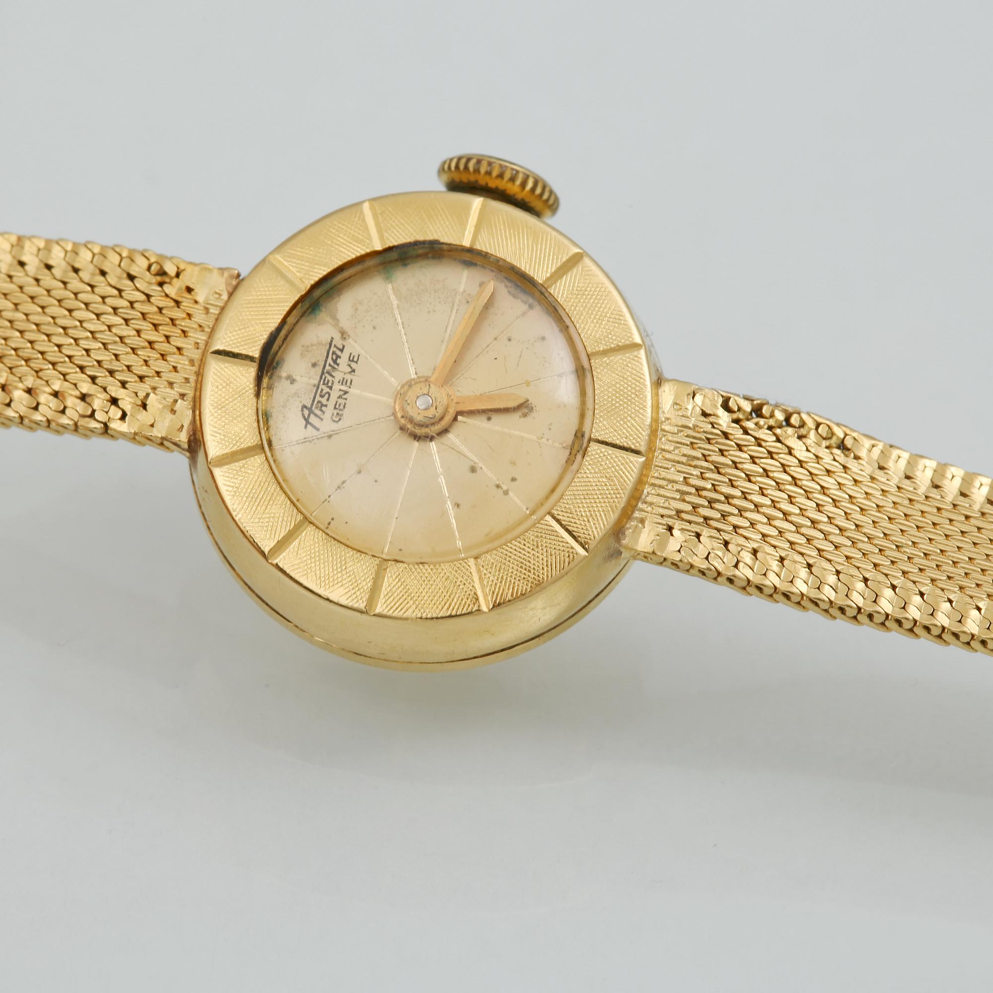 DAMARMBANDSUR, 18K guld, Arsenal. Vikt 19,1 gram.