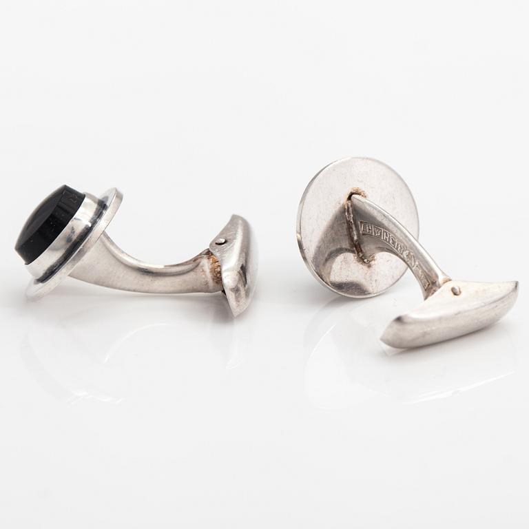 Elis Kauppi, A pair of silver cufflinks with onyxes. Kupittaan kulta, Turku 1961.