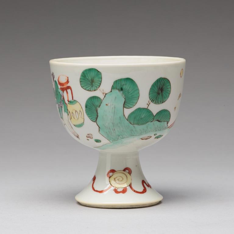 A famille verte stem cup, Qing dynasty, Kangxi (1662-1722).