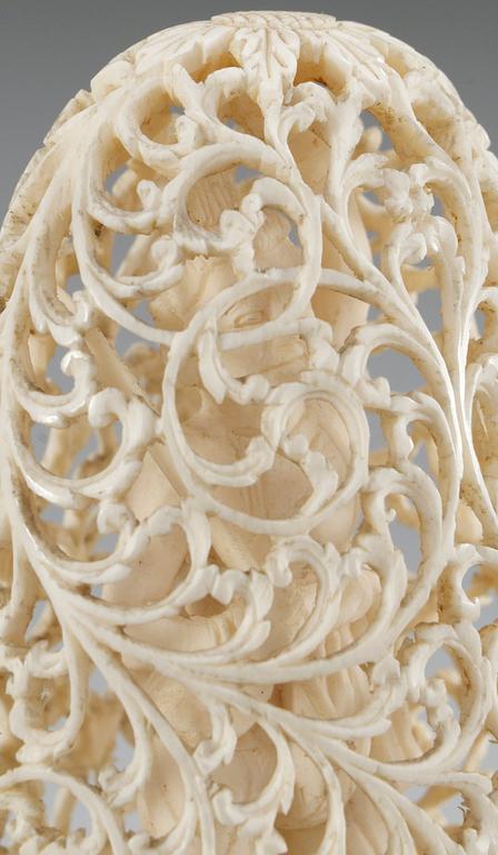 SKULPTUR, benarbete, troligen elfenben. Kina.