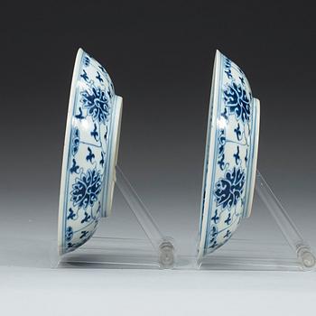 A pair of blue and white lotus dishes, Qing dynasty, Guangxu mark and period (1874-1908).