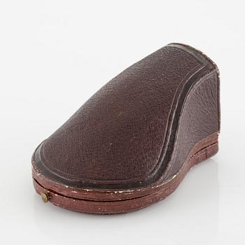 Medaljong/hänge 18K guld med emalj och gammalslipade diamanter.