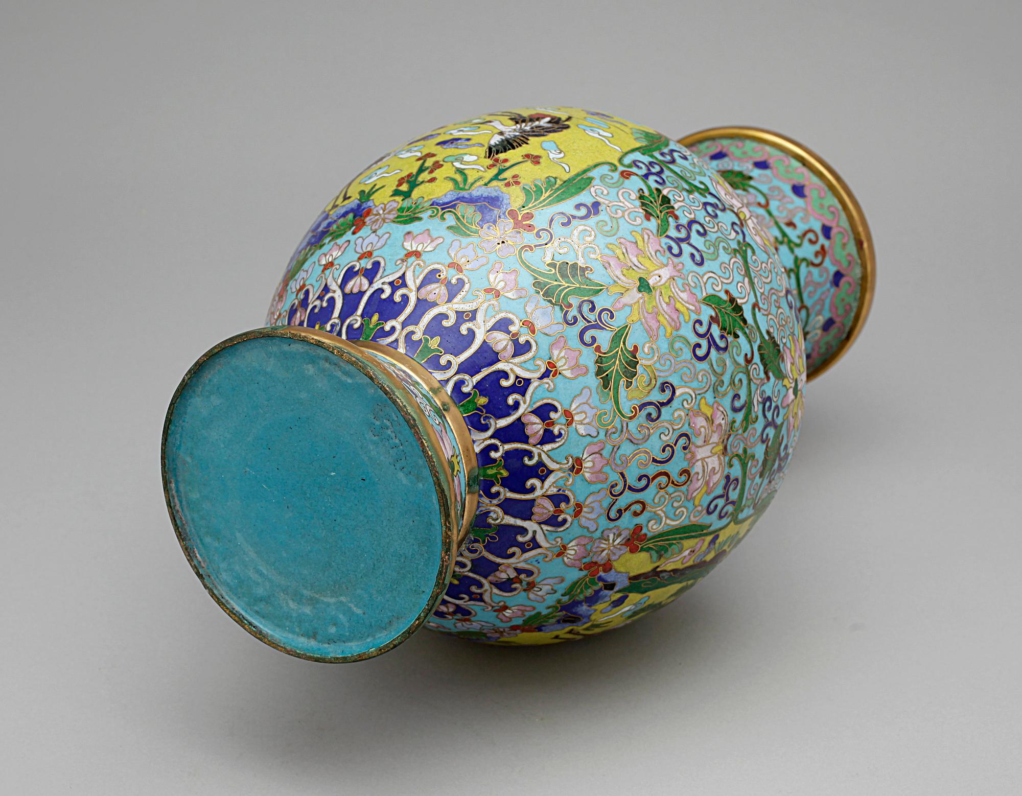 VAS, cloisonné, Kina, 1900-talets första hälft.