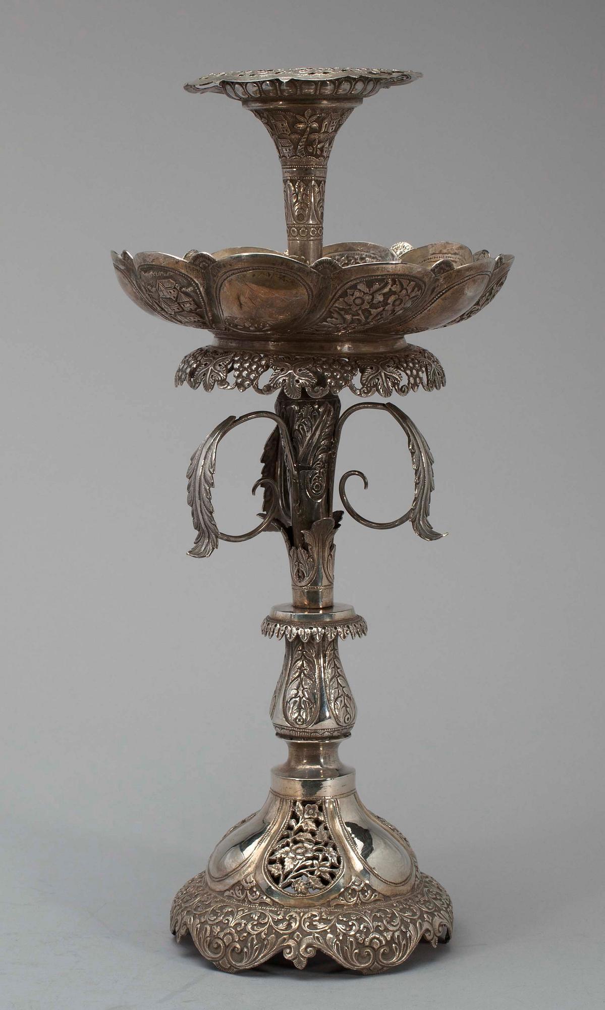 BORDSDEKORATION, silver, 1900-tal. Tot. vikt ca 743g.