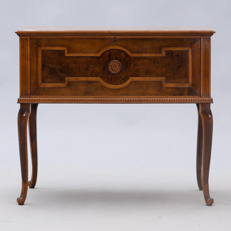 MATSALSGRUPP, 12 delar, brickmärkt Firma Möbler & Inredningar, inneh Arkitekt GH Wrange, Stockholm. 1920-30-tal.