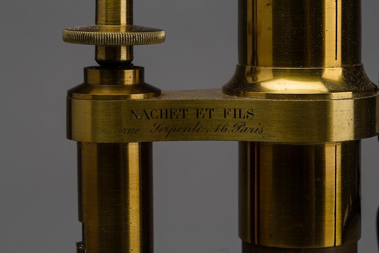 Microscope, around 1900.