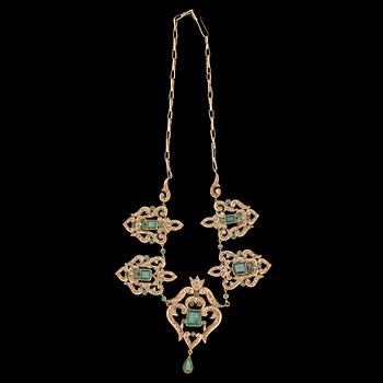 GARNITYR, 5 delar, 8k guld med tot 414 fasettslipade diamanter samt 73 smaragder, troligen Indiskt, 1900-tal. Vikt 89 g.