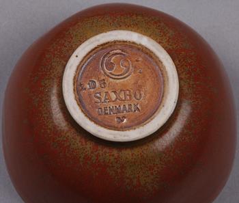 SKÅLAR, 3 st samt VASER, 5 st, stengods. Saxbo Danmark, bl a Eva Staer-Nielsen.