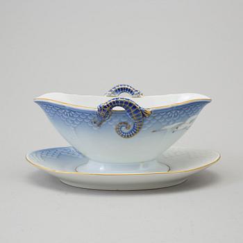 MATSERVIS samt TE/KAFFESERVIS, 76 delar, porslin, delar, "Blå Måsen", Bing o Gröndahl, Danmark.