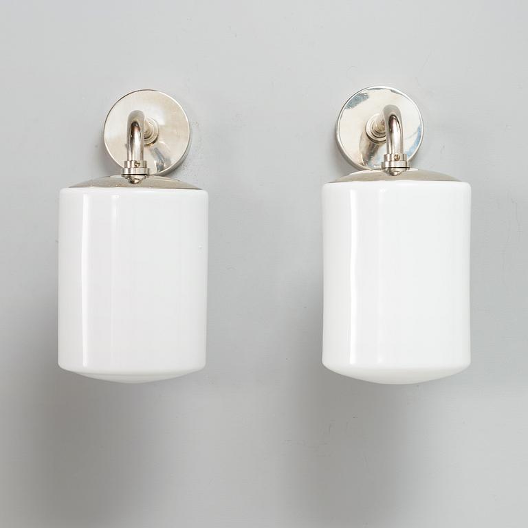 Paavo Tynell, a pair of mid-20th-century '7239' wall lights for Taito.