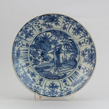 A blue and white Swatow dish, Ming dynasty, (1368-1644).