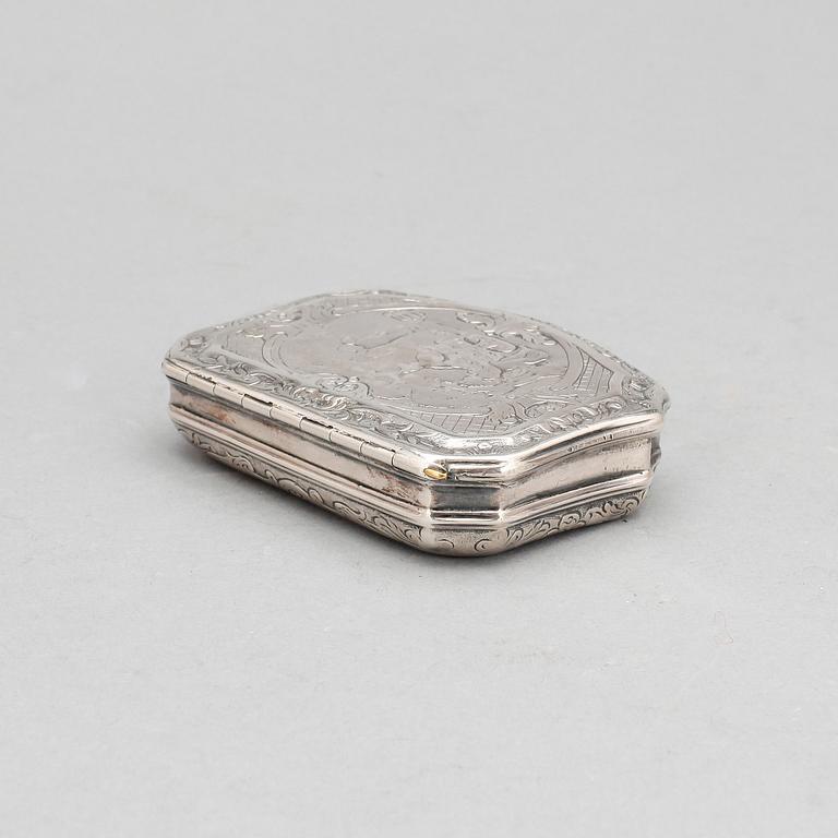 DOSA, silver, Rokoko, 1700-talets mitt. Vikt 103 g.