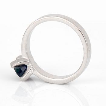 RING, 14K vitguld med safir ca 1.18 ct och briljantslipade diamanter totalt ca 0.16 ct. Total vikt 3,9 g.
