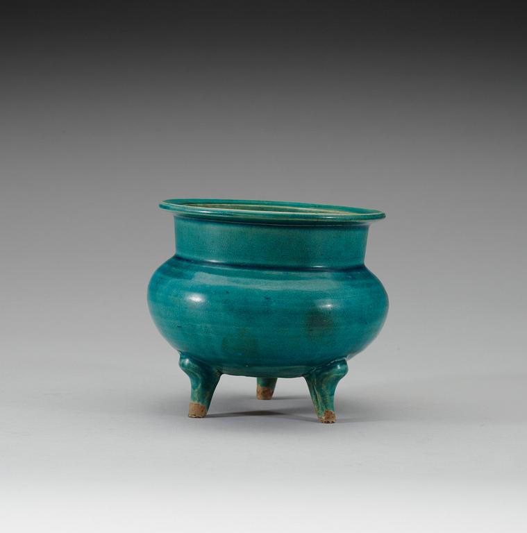 A turqouise glazed tripod censer, Qing dynasty, Kangxi (1662-1722).