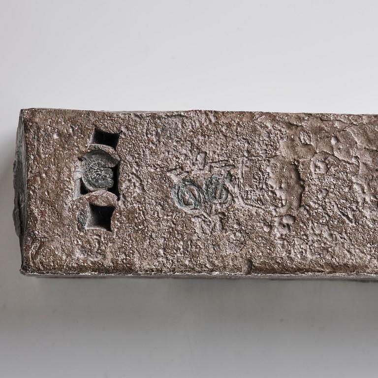 Silvertacka, VOC, Holländska Ostindiska Kompaniet, från Bredenhof Bullion. Inpressat märke CVD. 1936 gram.