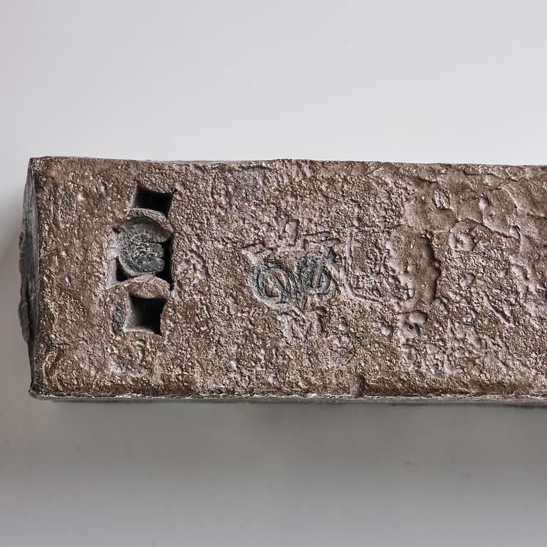 A Dutch East India Company (V.O.C) silver ingot from the Bredenhof Bullion. 1936 gram.