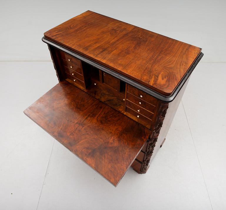 CHIFFONJÉ, 1800-talets andra hälft.