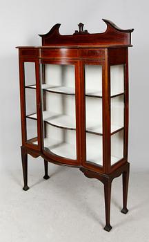 VITRINSKÅP, England, 1900-tal.