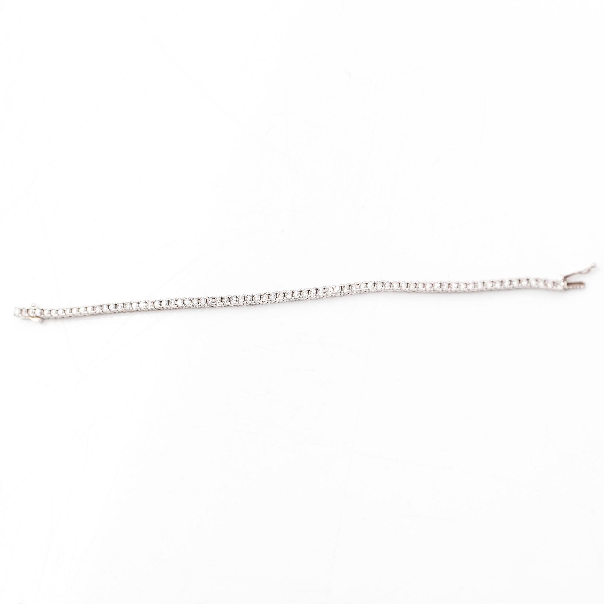 Tennisarmband, 14K vitguld med briljantslipade diamanter tot. ca 3.17 ct.
