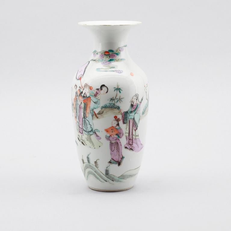 VAS, porslin, Kina, omkring år 1900.