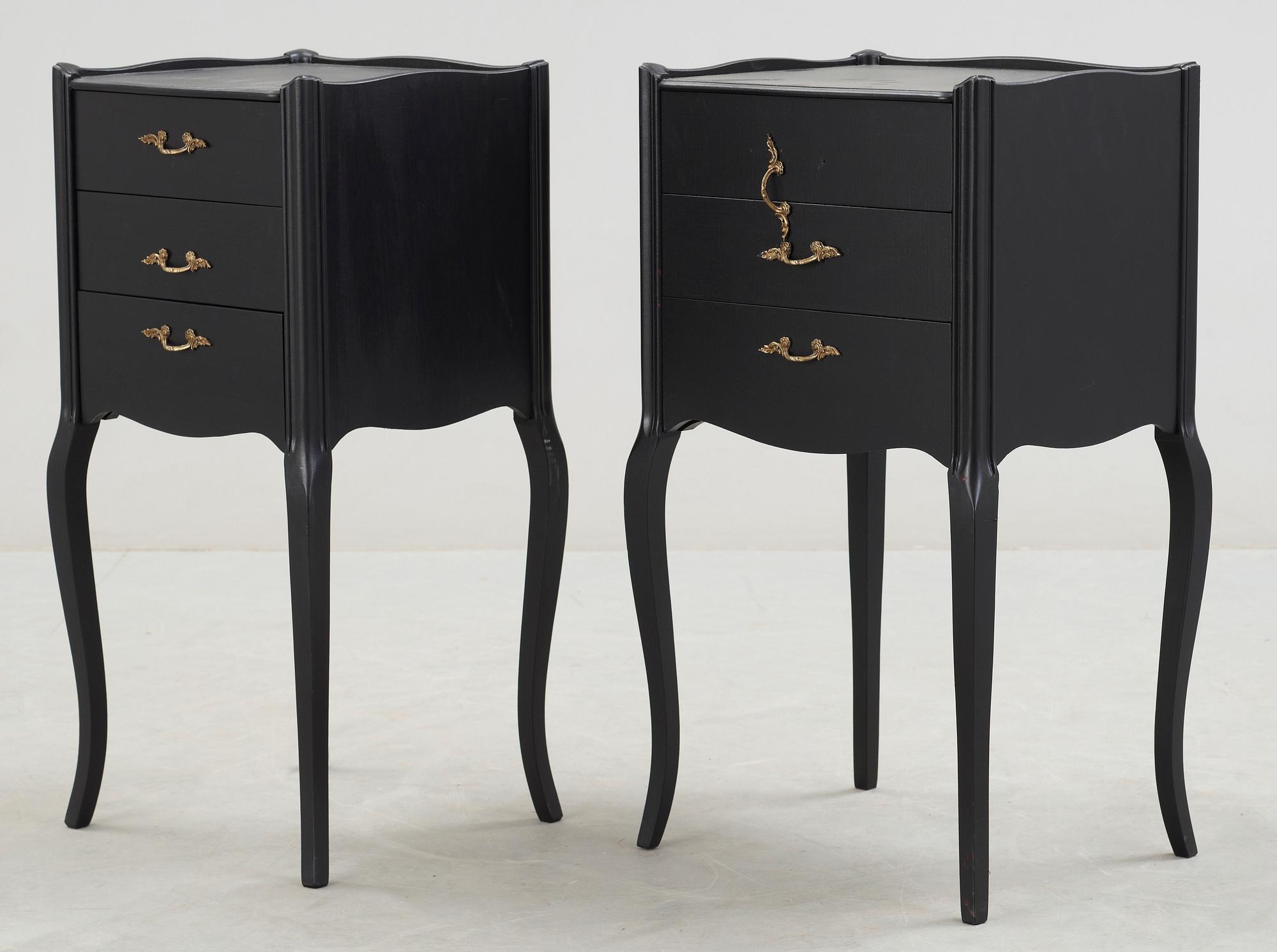 BYRÅER, 2st, snarlika, rokokostil, 1900-talets andra hälft.