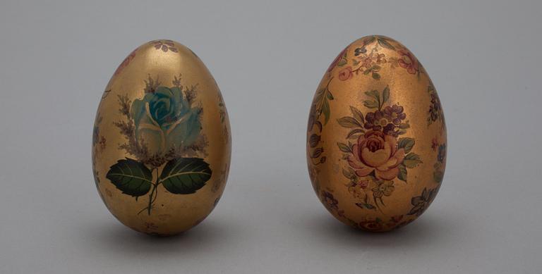 Rut Bryk, A PAIR OF CERAMIC EGGS.