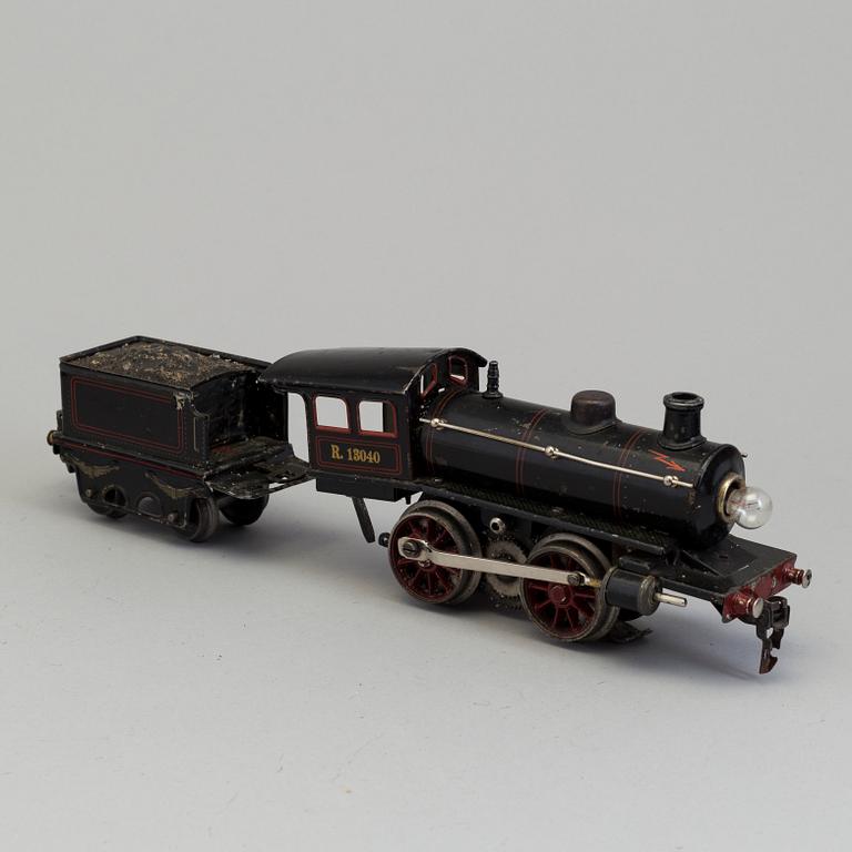 18 parts of modelltrains including Märklin, Bing Wercke, Karl Bub Germany, first half of the 20th century.