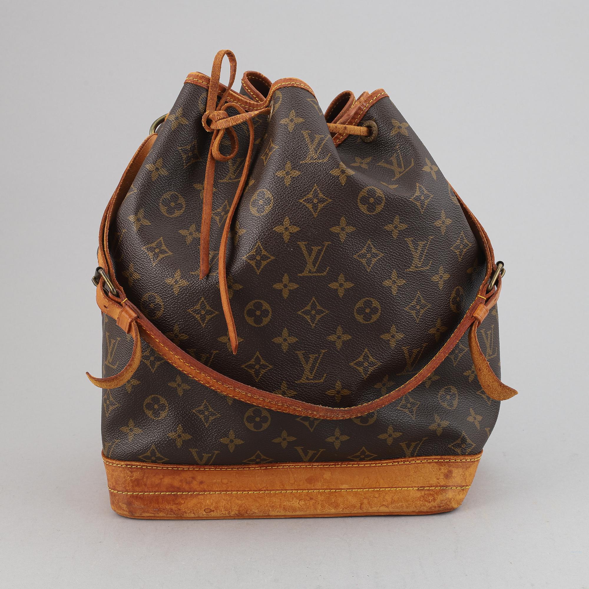 Louis Vuitton, a monogram canvas 'Noé' handbag.