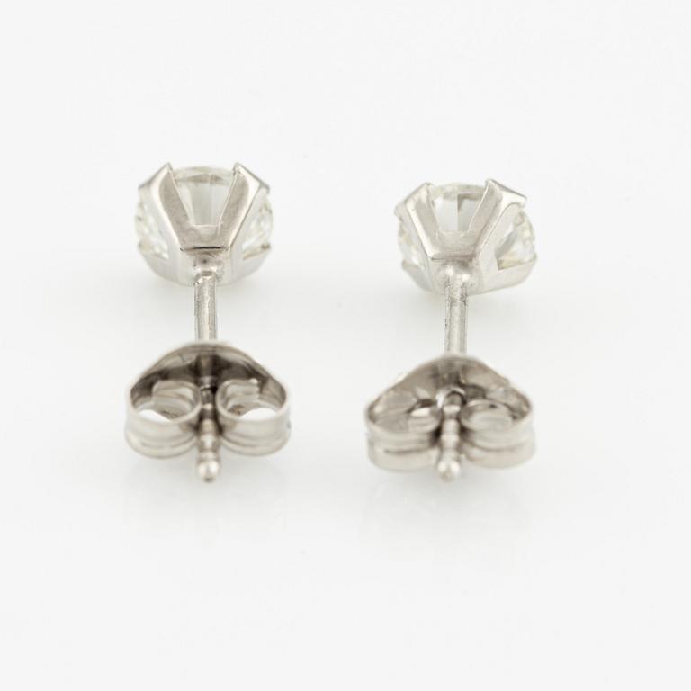 Earrings, a pair, white gold with brilliant-cut diamonds totalling 0.54 ct, "triple x". Accompanied by a GIA dossier.