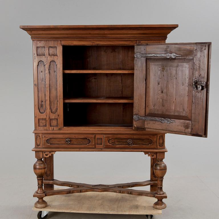 SKÅP, barockstil, 1900-tal.