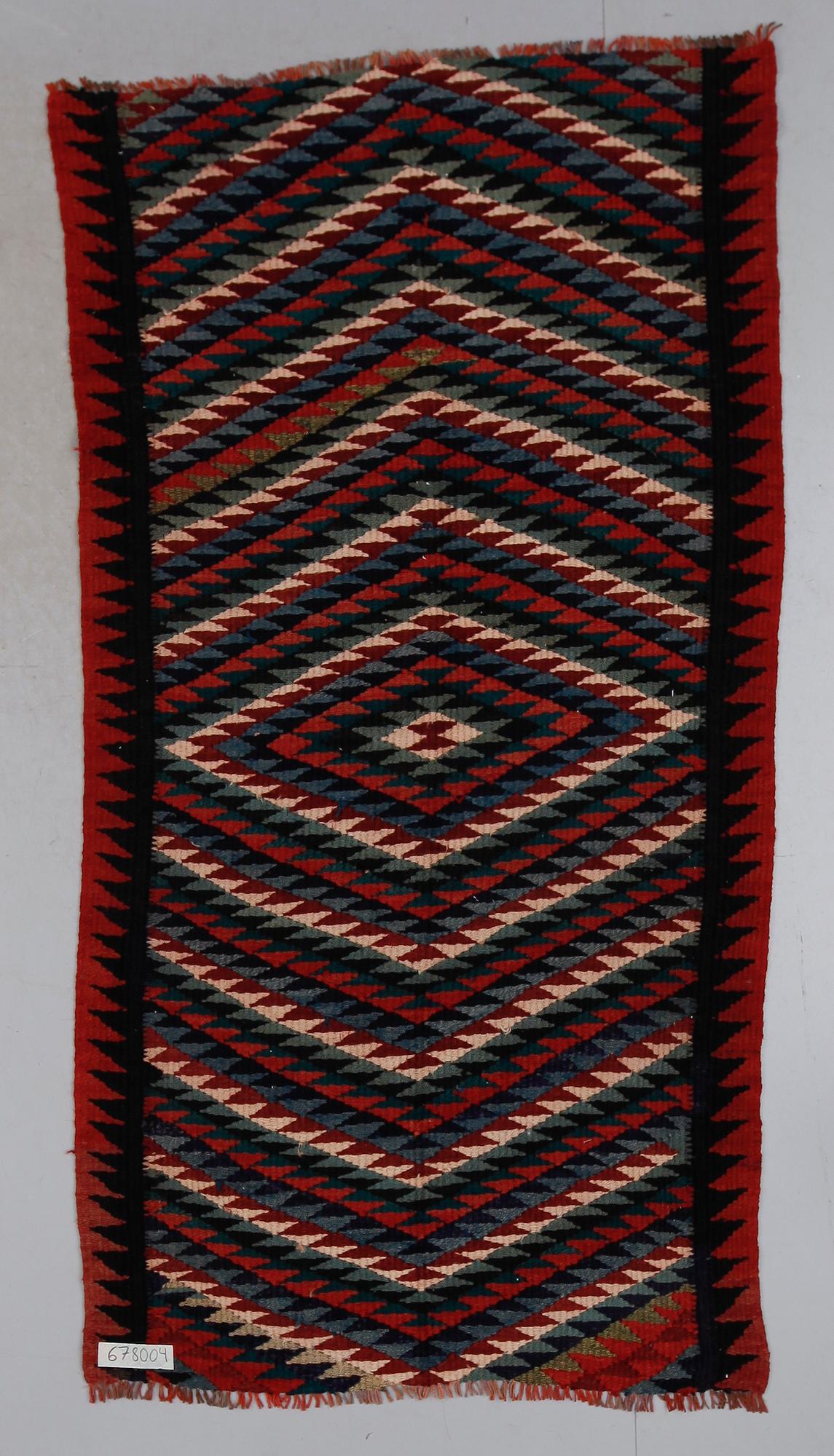 MATTA, Kelim. Ca 267 x 137 cm.