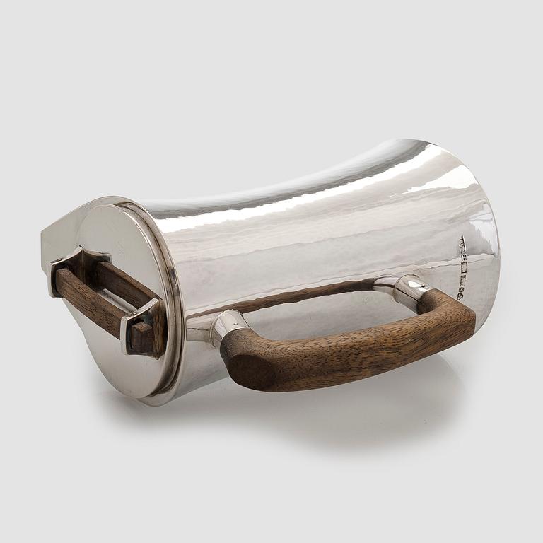 Einar Telander, A sterling silver coffee pot, Silversmedja Einar Telander, Stockholm 1977.