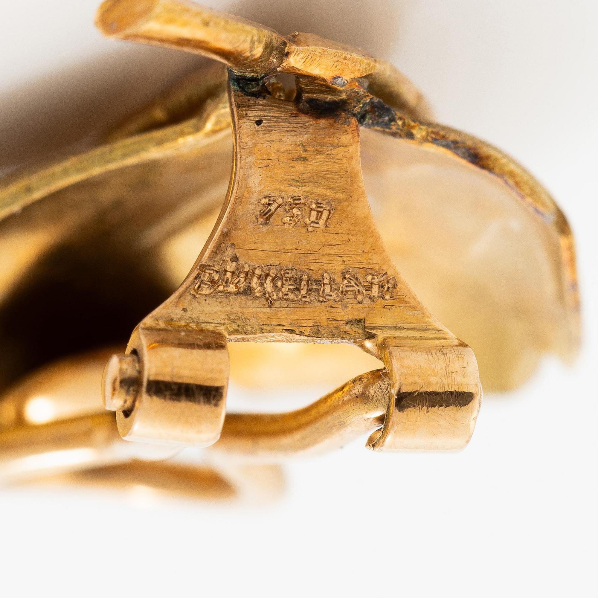 Buccellati ett par örhängen i form av löv 18K guld.