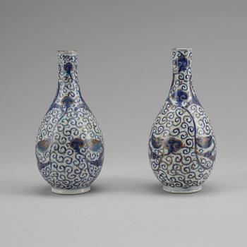 VASER, ett par, porslin Kangxi-stil, 1800-tal.