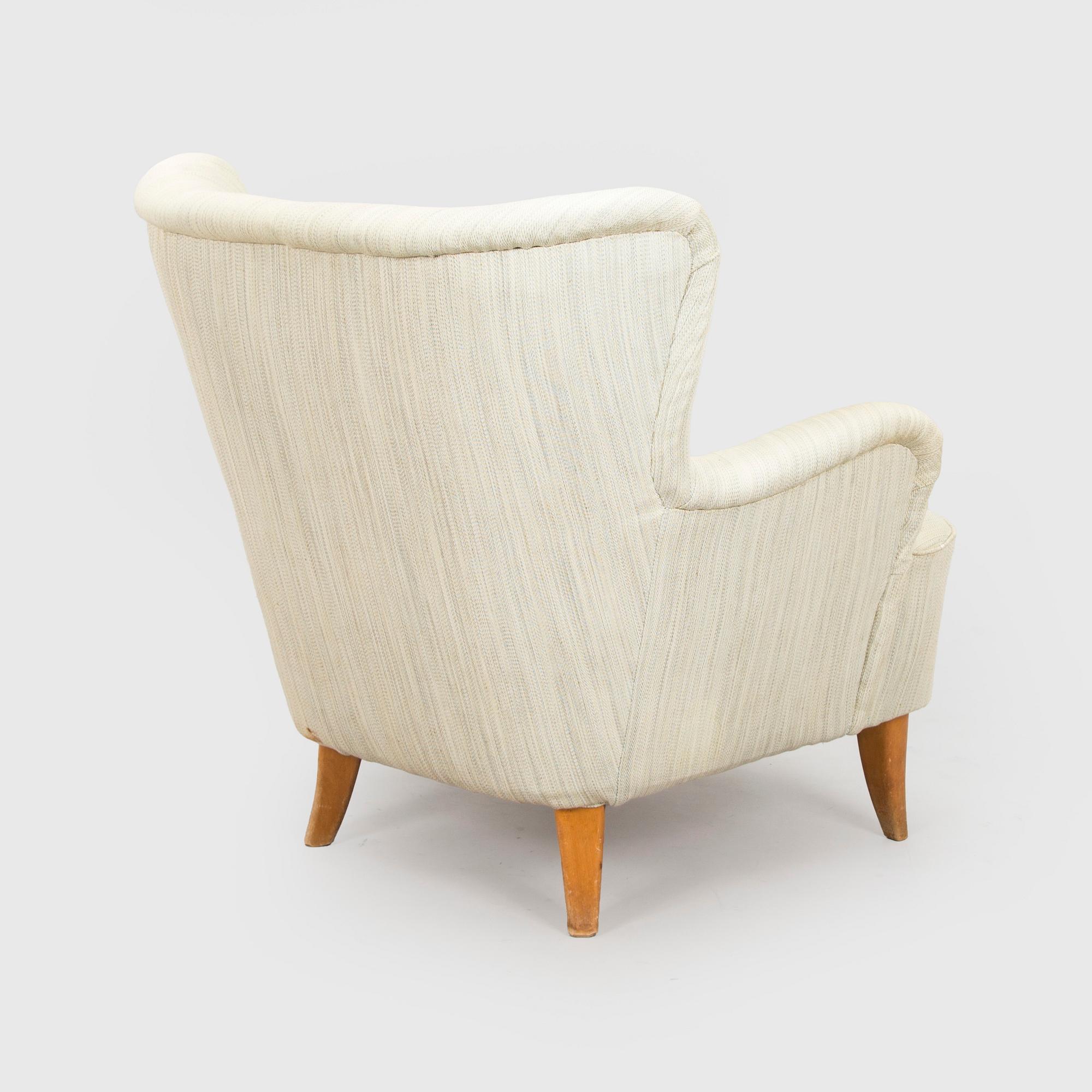A mid-20th century armchair.