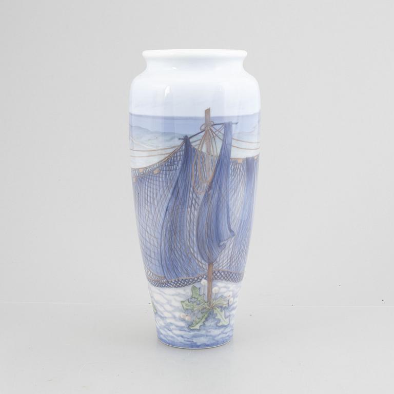 Jenny Meijer, vase, Royal Copenhagen, Denmark.