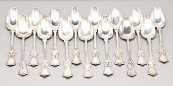 GAFFLAR, 13 st och SKEDAR, 15 st, silver, "Olga" Sverige, 1800-talets mitt. Total vikt ca 1900 g.