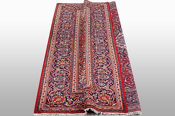 A carpet, Kashan, ca 354 x 251 cm.