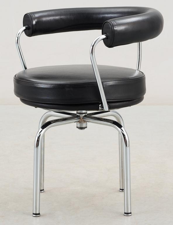 A Le Corbusier, Pierre Jeanneret & Charlotte Perriand black leather and chromed steel 'LC-7' chair, Cassina, Italy.