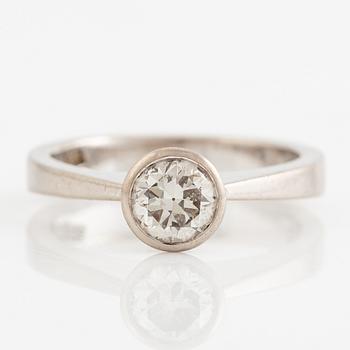 Ring, 18K  vitguld med briljantslipad diamant, 0.72 ct enligt gravyr.