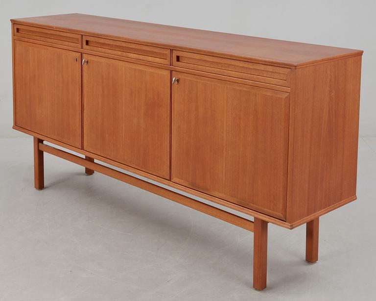 SIDEBOARD, omkring 1900-talets mitt.