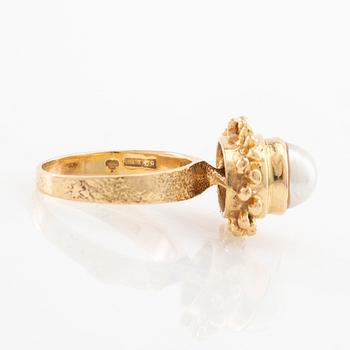 Ring 18K gold with a cultured pearl, G. Dahlgren & Co Malmö 1970.