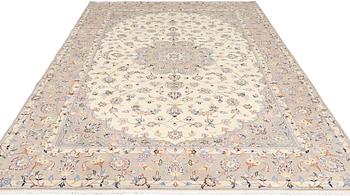 A Kashan carpet, approx. 298 x 203 cm.