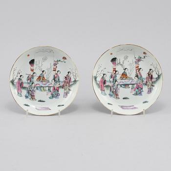 SKÅLFAT, ett par, porslin, Kina, omkring sekelskiftet 1800/1900.